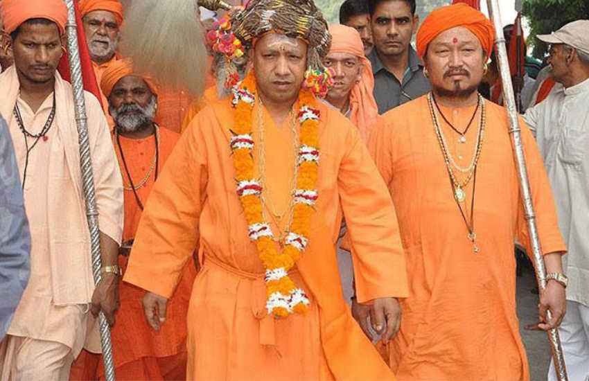 योगी ने बताया कि जब मंच के अध्यक्ष को यह बात पता चली तो वह खुद उनके साथ उनके घर गए और सारी घटना की जानकारी घर वालों को दी।