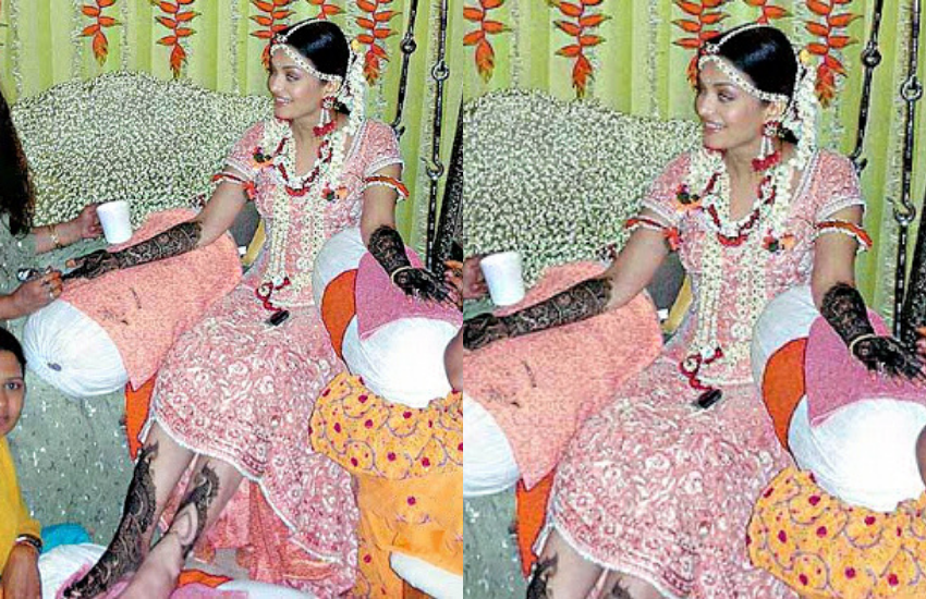 ऐश्वर्या राय ने अपनी मेहंदी की रस्म में पिंक कलर का लहंगा पहना था। हाथ और पैर में भरवा मेहंदी डिजाइन ऐश ने लगवाई थी। फूलों का गजरा पहने ऐश बेहद खूबसूरत नजर आई थीं।