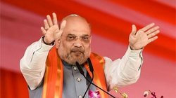 ज़ी टीवी अब तुम अपनी कमेंट्री बंद कर दो, जितना कह रहा हूं सुनो – रैली में मंच से पत्रकार को झिड़कने लगे अमित शाह, मजे ले रहे लोग