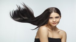 Hair Care: बालों में शैम्पू से 5 मिनट पहले लगाएं सरसों का तेल, मिल सकते हैं इतने फायदे