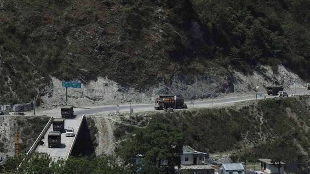 चार धाम सड़कों को चौड़ा करने को लेकर अटॉर्नी जनरल के के वेणुगोपाल ने कहा कि हमें अपने देश की सुरक्षा के लिए जो करना पड़े वह हम करेंगे। (एक्सप्रेस फोटो)