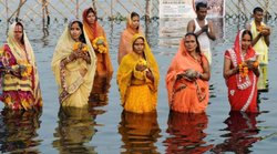 ‘बह उगा है सूरज, अर्घ्य सांझ को देना है…’ छठ के मौके पर अपनों से शेयर करें ये मैसेज