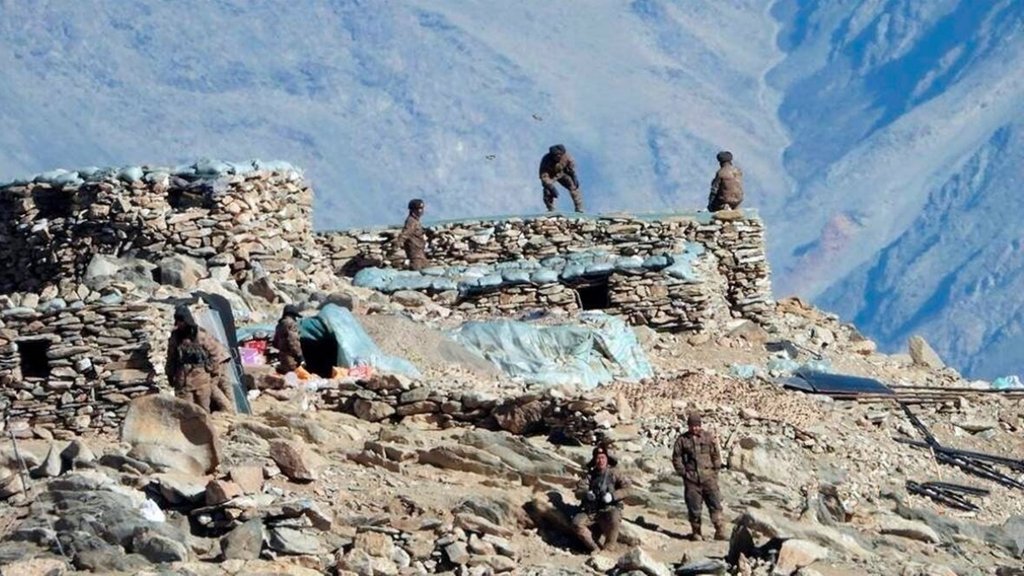 एलएएसी के पास विवादित क्षेत्र में चीन के द्वारा गांव बसाए जाने पर भारत ने प्रतिक्रिया देते हुए इसे अवैध बताया है। (फोटो: एपी)