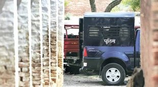 Mumbai, Mumbai Police, FIR against 2 officers, BJP leader wife, Fake docs for citizenship