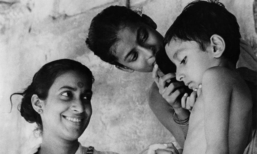 पाथेर पांचाली सत्यजीत रे की महानतम फिल्मों में शामिल है। इसे राष्ट्रीय पुरस्कार भी मिला है।