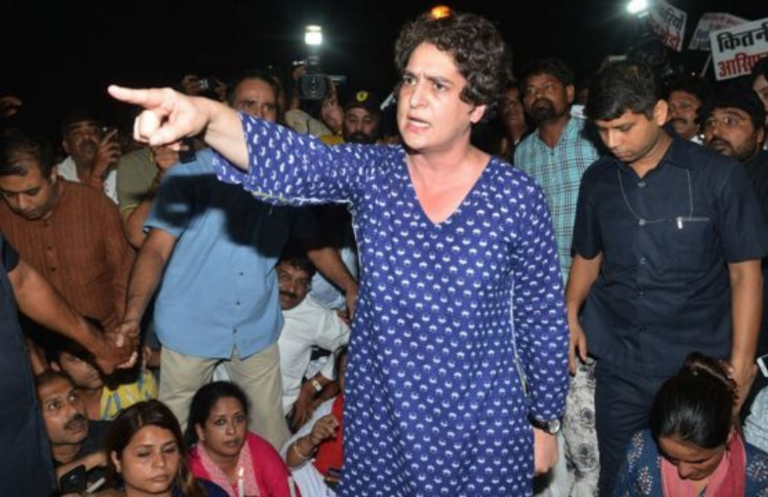 प्रियंका गांधी ने ट्विटर पर महिलाओं के लिए अलग से घोषणापत्र जारी किया है, जिसमें उन्होंने छात्राओं को स्मार्टफोन और स्कूटी, बुजुर्ग-विधवाओं को हर महीने दस हजार रुपये पेंशन देने तक का वादा किया है।