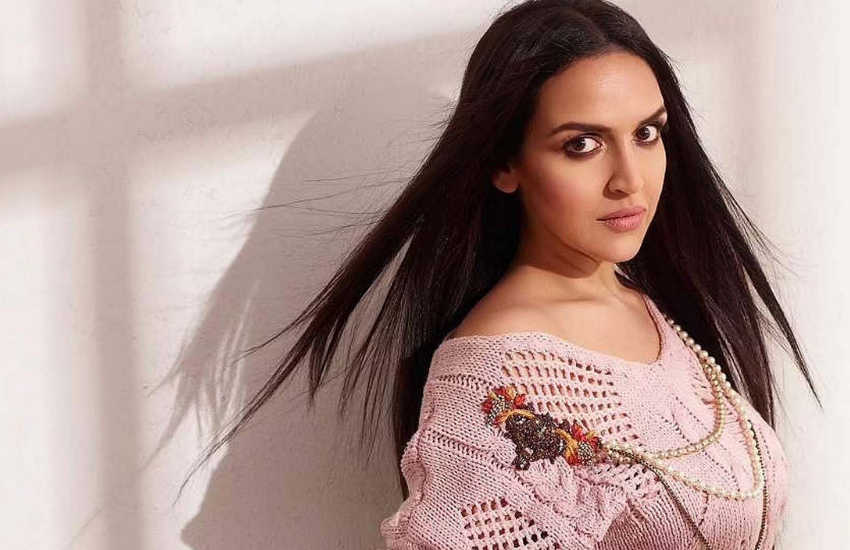 ईशा का कहना था कि अब उनकी छोटी बेटी भी उनके ही कमरे में सोने लगी है। नैनी के जाने के बाद राध्या को उनकी कंपनी की आदत लग गई और वह छूटती ही नहीं।