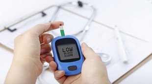 hand-holding-blood-glucose-meter-measuring-blood-sugar