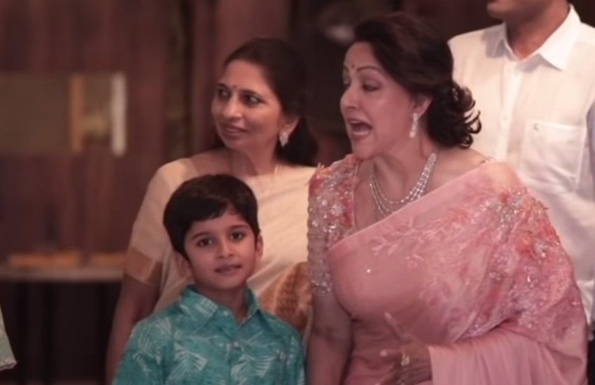 लेकिन जब रेखा अचानक से हेमा की पार्टी में पहुंची तो हेमा उन्हें देखकर खुशी से चिल्ला उठी थीं। इसे भी पढ़ें- हेमा मालिनी से रेखा तक की स्टंट वूमेन रही हैं रेश्मा पठान, प्रेग्नेंसी तक में खतरों रही थीं खेलती