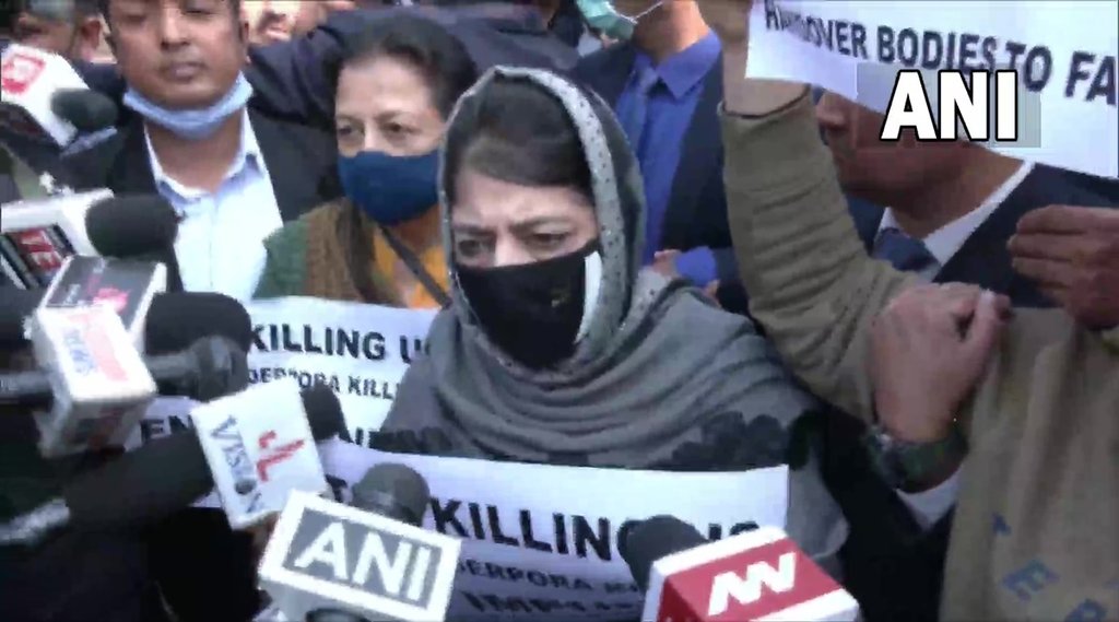 महबूबा मुफ्ती बोलीं- आतंकी का नाम दे मासूम लोगों को मार रही सरकार। फोटो- एएनआई