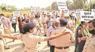 namaz protest gurugram, namaz protestg gujarat, VHP