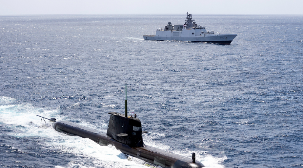 ​​Gujarat, Pakistani Navy, Opened fire in the sea area, One fisherman died, Indian Navy