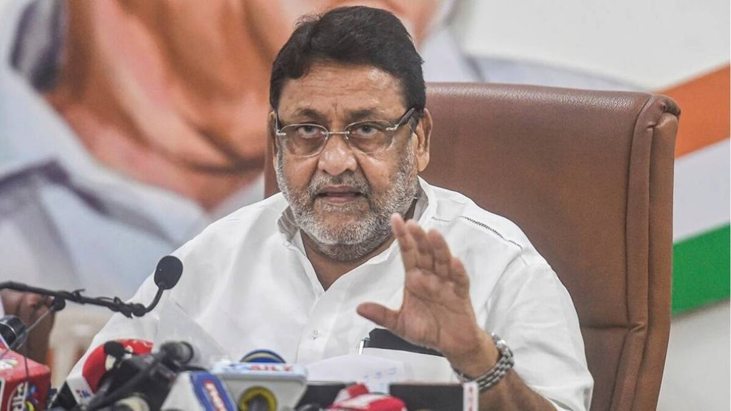 महाराष्ट्र सरकार में मंत्री नवाब मलिक ने आरोप लगाया कि उनके घर की रेकी की जा रही है और उन्होंने पुलिस से इसकी जांच करने के लिए कहा है। (फोटो: पीटीआई)