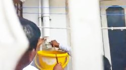 ACB की छापेमारी में पानी की पाइप से निकलने लगे पैसे, सोशल मीडिया पर वीडियो वायरल