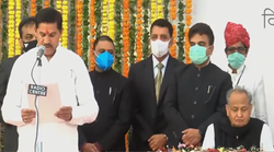 राजस्थानः अशोक गहलोत की नई कैबिनेट ने ली शपथ, 11 कैबिनेट के साथ बने 4 राज्यमंत्री, पहली बार तीन महिलाओं को मंत्रिमंडल में जगह
