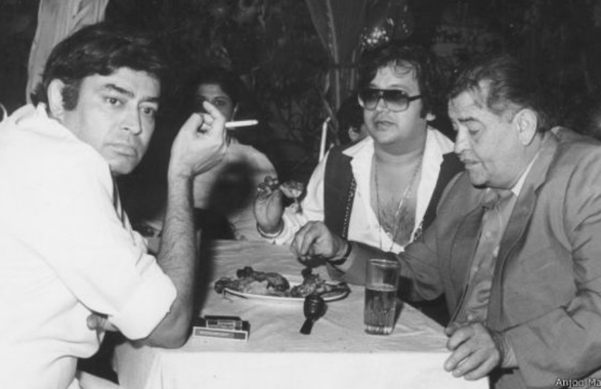 संजीव कुमार के सचिव जमनादास ने उनकी मौत के बाद डायरी खोलकर परिवार को बताया था कि संजीव से उनके दोस्त अभिनेता और निर्माता निर्देशकों ने उधार के 94,36,000 रुपये लिए हुए थे। लेकिन इसे कोई नहीं लौटाया।