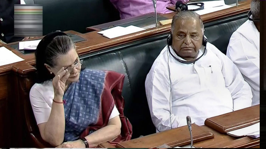यूपी को लेकर 1991 में कांग्रेस ने एक बड़ी चूक की थी। मुलायम उस वक्त कांग्रेस के समर्थन से सीएम बने थे, लेकिन गलती कांग्रेस से समर्थन देने नहीं, बल्कि समर्थन वापस लेने में एक दिन की देरी से हुई थी। इसे भी पढ़ें- 5 बार पार्टी बदले थे मुलायम सिंह यादव, सपा नहीं, बल्कि इस दल से बने थे पहली बार यूपी के सीएम