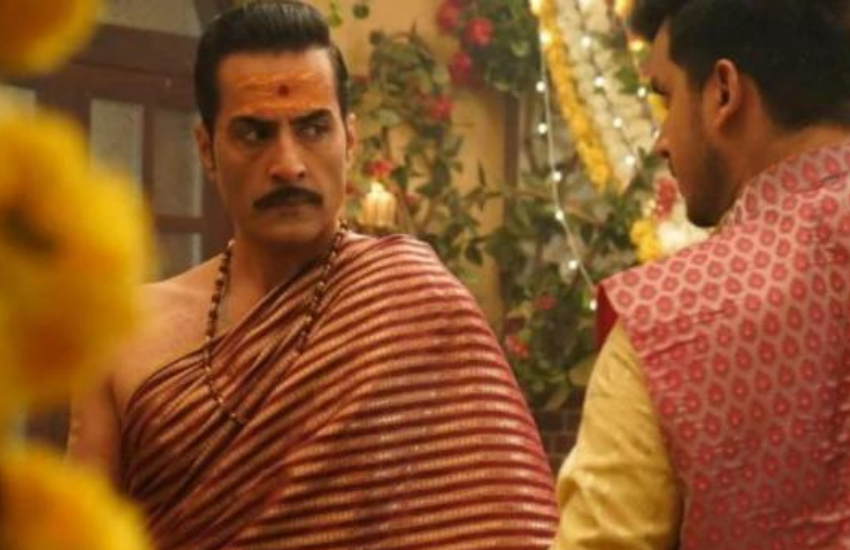 इस दौरान समर उससे जुबान लड़ाता है और कहता है कि वो उसकी मां का घर है और यहां से जाने की जरूरत मुझे नहीं आपको है।इसे भी पढ़ें- मिलिए सीरियल ‘अनुपमा’ के स्टार्स के इन रियल लाइफ पार्टनर से, जानें क्या करती हैं वनराज की पत्नी?