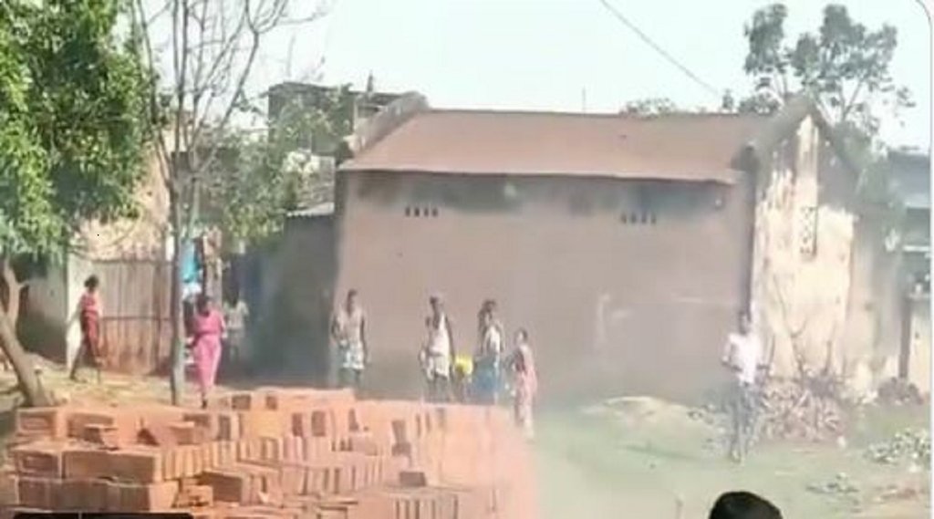 tmc workers hurling bombs in birbhum
