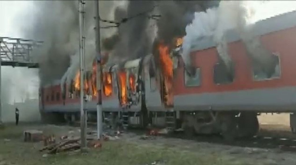 train catches fire, Udhampur Durg Express