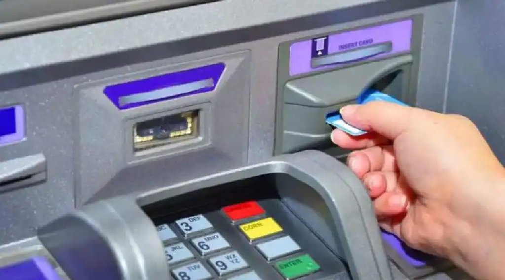 ATM से नहीं निकले रुपए पर खाते से हो जाएं डेबिट तब क्या करें? जानें- पैसे पाने की पूरी प्रक्रिया (File Photo)