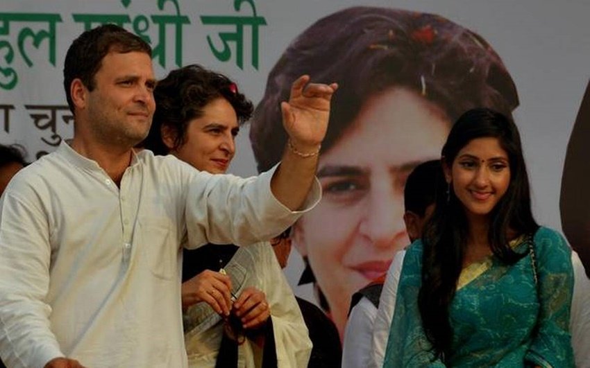 कांग्रेस में रहते हुए राहुल गांधी के साथ रैली में भी वह साड़ी में ही नजर आई थीं।