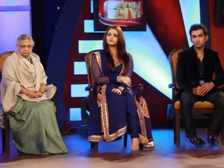 क्रिकेटर से नेता बने गौतम गंभी के साथ किसी टीवी कार्यक्रम में ऐश्वर्या। साथ में हैं दिवंगत शीला दीक्षित।