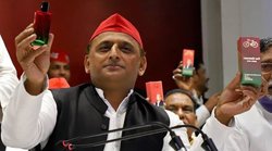 संबित पात्रा ने अखिलेश यादव की फोटो पोस्ट कर लिखा – मित्र के इत्र ने तो सब कुछ कर दिया तीतर- बीतर, आने लगे ऐसे कमेंट