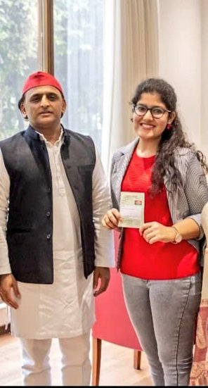 2022 के चुनाव के लिए समाजवादी पार्टी का एंथम 'हम समाजवादी हैं' चाहत ने ही लिखा है।