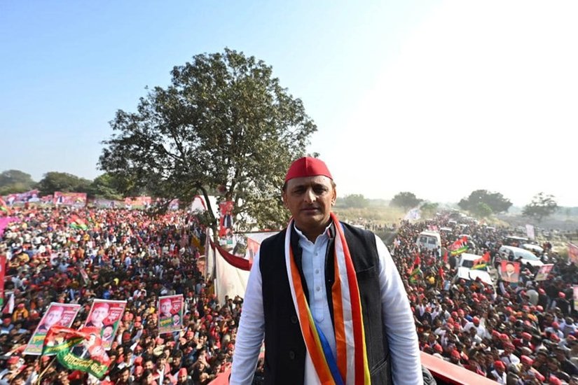 अखिलेश यादव उत्तर प्रदेश के पूर्व मुख्यमंत्री हैं। वह 2012 से 2017 तक राज्य के सीएम रहे। अखिलेश यादव ने मैसूर से बीटेक किया है। उसके आगे की पढ़ाई के लिए वह विदेश चले गए थे।