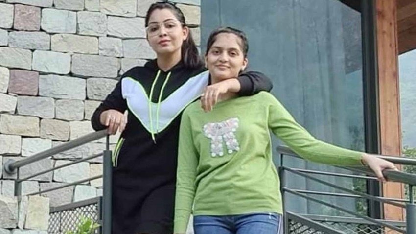 साल 2006 में शुभांगी और पीयूष के घर प्यारी सी बेटी ने जन्म लिया। बेटी का नाम आशी है। बेटी के जन्म के सालभर बाद 2007 में शुभांगी अत्रे ने एकता कपूर के हिट सीरियल क्योंकि सास भी कभी बहू थी से अपना टीवी डेब्यू किया।
