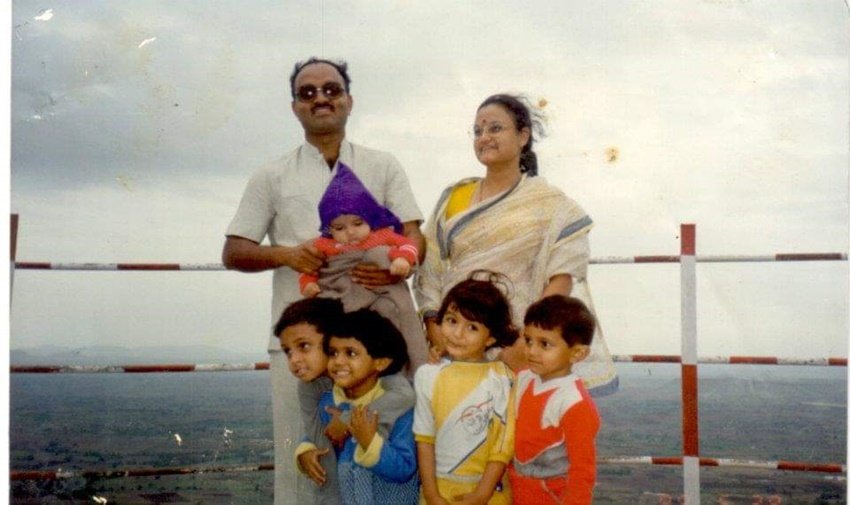 महाराष्ट्र के बीजेपी के राज्यसभा सांसद डॉक्टर भागवत कराड की पत्नी अंजली कराड भी डॉक्टर हैं।