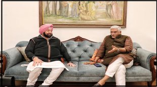 Captain Amarinder Singh today met Union minister and Punjab BJP incharge Gajendra Singh Shekhawat