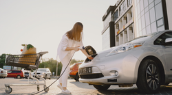 Electric Cars से भी निकलेगी आवाज, लग सकती है खास मशीन; जानें- क्यों इस व्यवस्था पर किया जा रहा विचार