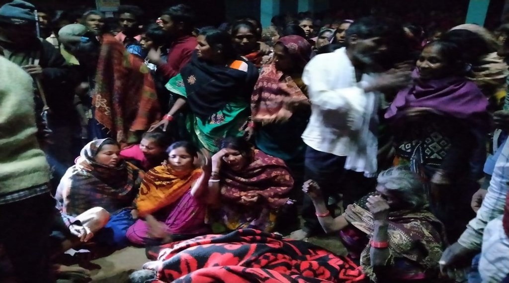 पांच बच्चों की मौत पर बिलखते परिजन।