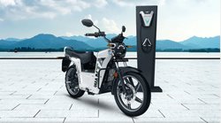 सिंगल चार्ज में 320 km तक दौड़ती है ये इलेक्ट्रिक मोपेड बाइक, जानें कीमत और फीचर्स की पूरी डिटेल