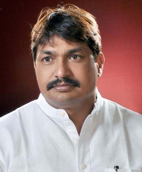 2007 से 2017 तक गुड्डू पंडित डिबाई विधानसभा सीट से दो बार विधायक रहे हैं। एक बार बसपा के टिकट पर तो दूसरी बार सपा के टिकट पर। गुड्डू पंडित का असली नाम भगवान शर्मा है।