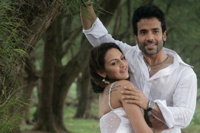 तुषार कपूर के पिता जितेंद्र धर्मेंद्र और हेमा दोनों के अच्छे दोस्त और को-एक्टर रहे हैं। ईशा ने तुषार के साथ कुछ तो है और क्या दिल ने कहा जैसी फिल्मों में काम किया।