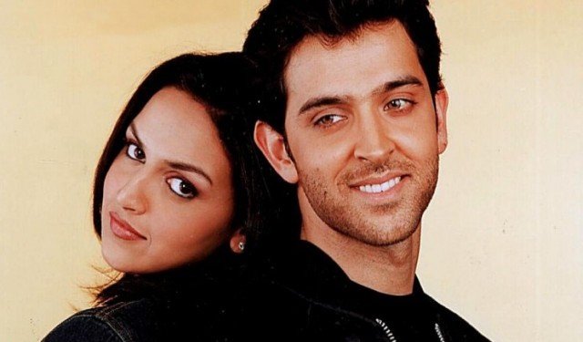 धर्मेंद्र ने राकेश रोशन के साथ तीसरी आंख और हेमा मालिनी ने पराया धन जैसी फिल्म में काम किया था। रितिक रोशन राकेश रोशन के बेटे हैं। ईशा देओल ने रितिक के साथ ही अपना डेब्यू किया था। दोनों ने ना तुम जानो ना हम में जोड़ी बनाई थी।