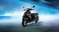 50 से 70 हजार रुपए में आते हैं ये चार e-Scooters, सिंगल चार्ज में दे सकते हैं 165 Km तक की रेंज; जानें- बाकी फीचर्स और दाम