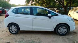 मात्र 4 लाख के बजट में घर ले जाएं चमचमाती हुई Honda Jazz, कंपनी देगी गारंटी और वारंटी प्लान