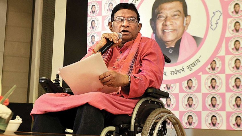 छत्तीसगढ़ के पहले मुख्यमंत्री रहे अजीत जोगी अब इस दुनिया में नहीं हैं। वह IAS की नौकरी छोड़ राजनीति में आए थे। जोगी 1968 बैच के आईएएस अधिकारी थे। 