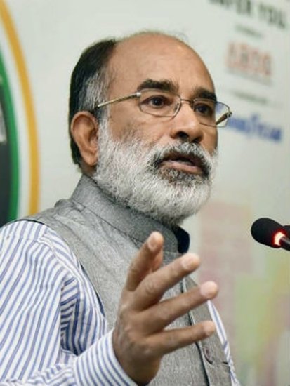  अल्फोंज कन्ननाथनम नरेंद्र मोदी सरकार में मंत्री हैं। वह गुजरात से राज्यसभा सांसद हैं। अल्फोंज कन्ननाथनम 1979 बैच के केरल कैडर के IAS अधिकारी थे। 2006 में रिटायरमेंट के बाद वह राजनीति में आ गए।