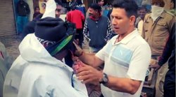 सोशल मीडिया पर छाये कांग्रेस विधायक, ठंड से कांपते बुजुर्ग को उतारकर दे दी अपनी जैकेट; लोग कर रहे हैं तारीफ