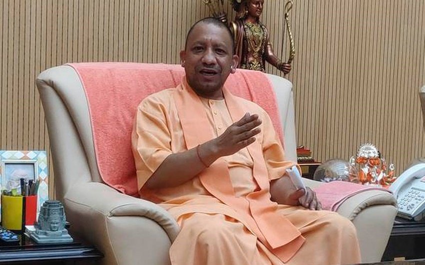 उत्तर प्रदेश के मुख्यमंत्री योगी आदित्यनाथ ने किशोरावस्था में ही अपना घर परिवार त्याग दिया था। नाथ संप्रदाय के संपर्क में आने के बाद वह संन्यासी बन गए। योगी आदित्यनाथ के पिता आनंद सिंह बिष्ट फॉरेस्ट रेंजर थे।