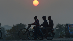 कोरोना, प्रदूषण के बीच CAQM ने दिल्ली-NCR में निर्माण कार्यों, ट्रकों की एंट्री पर पाबंदियां हटाईं