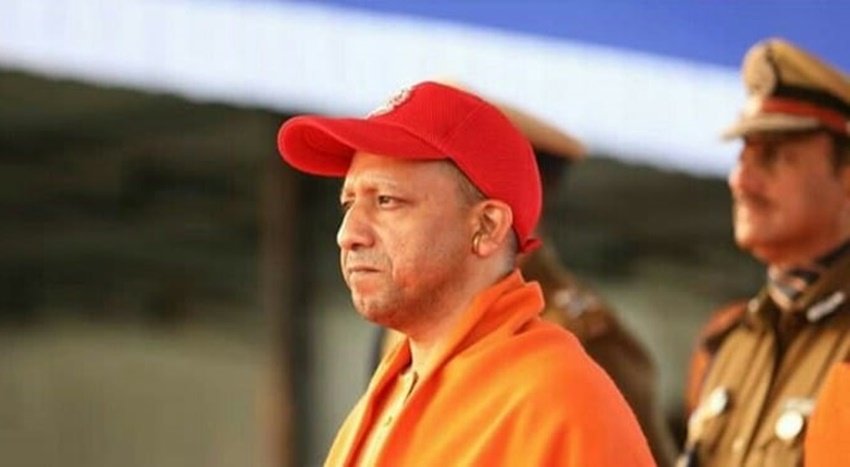 बता दें कि योगी आदित्यनाथ की लाल टोपी में तस्वीर साल 2019 की है।