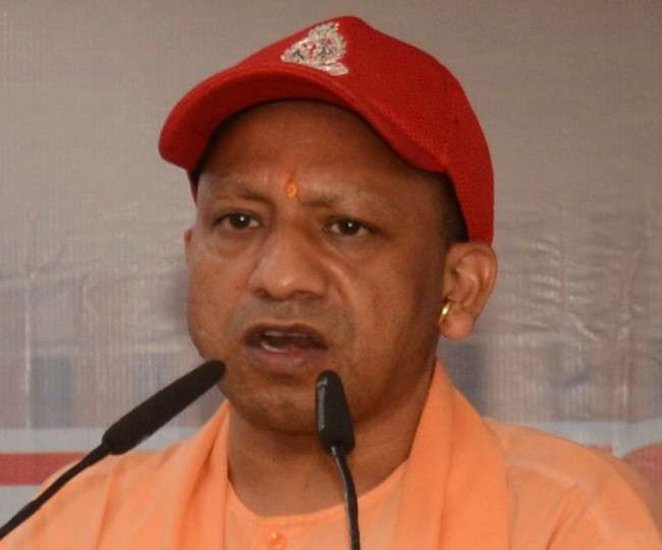 तब वह लखनऊ में नए पुलिस मुख्यालय भवन के लोकार्पण के दौरान लाल टोपी में नजर आए थे।