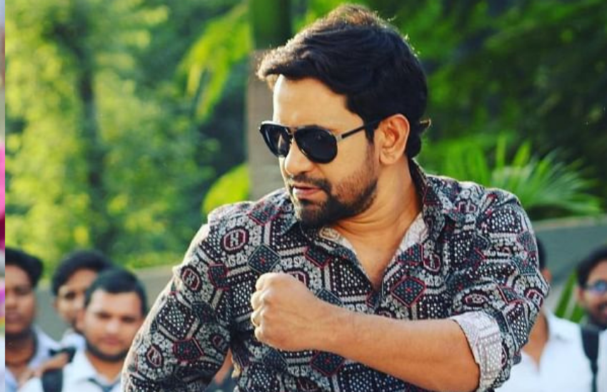 दिनेश लाल यादव उर्फ निरहुआ यूपी के गाजीपुर के छोटे गांव टंडवा के रहने वाले हैं। निरहुआ ने साल 2000 में शादी की थी और अब उनके दो बच्चे भी हैं।