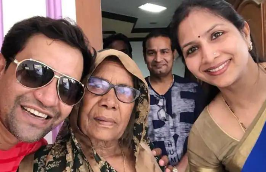 निरहुआ ने एक इंटरव्यू में बताया था कि उनकी पत्नी गांव पर उनके माता-पिता के साथ रहती हैं।